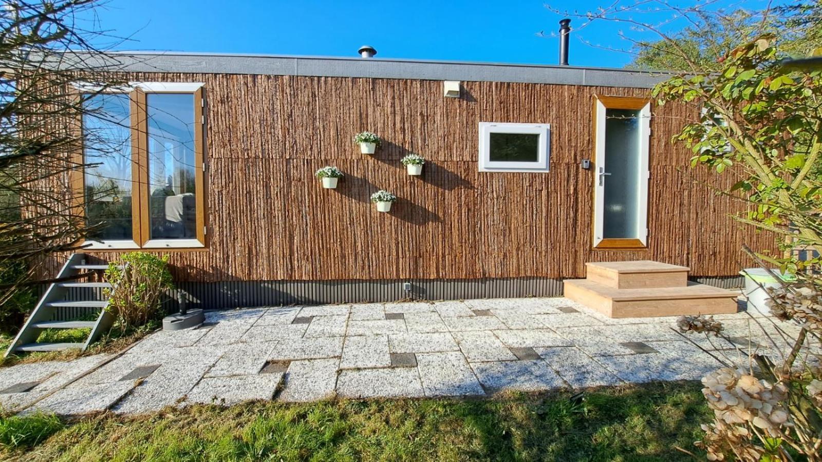 Het Witte Chalet Aan Het Water Van Monumentaal Fort Ooltgensplaat Exterior photo