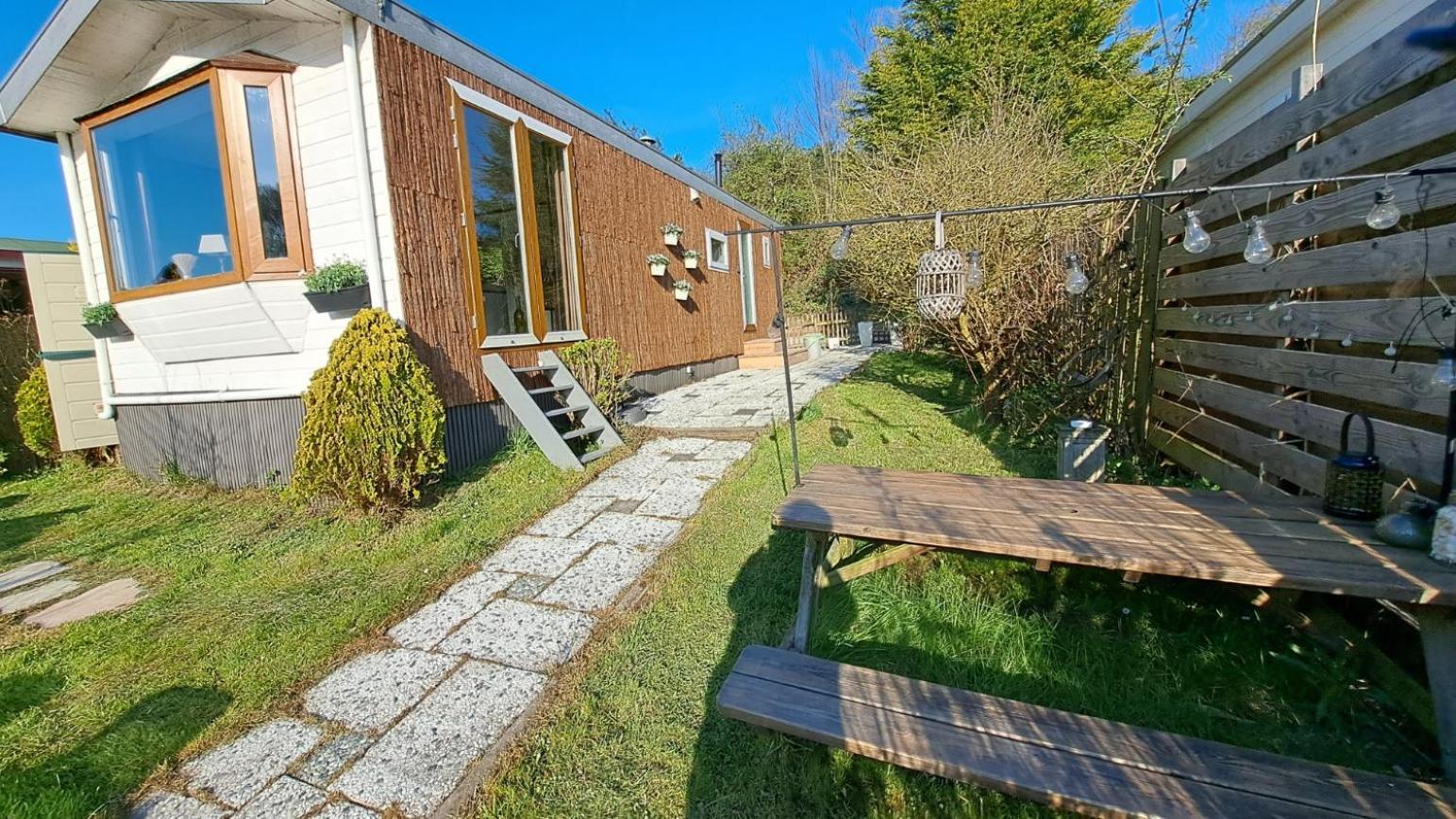 Het Witte Chalet Aan Het Water Van Monumentaal Fort Ooltgensplaat Exterior photo